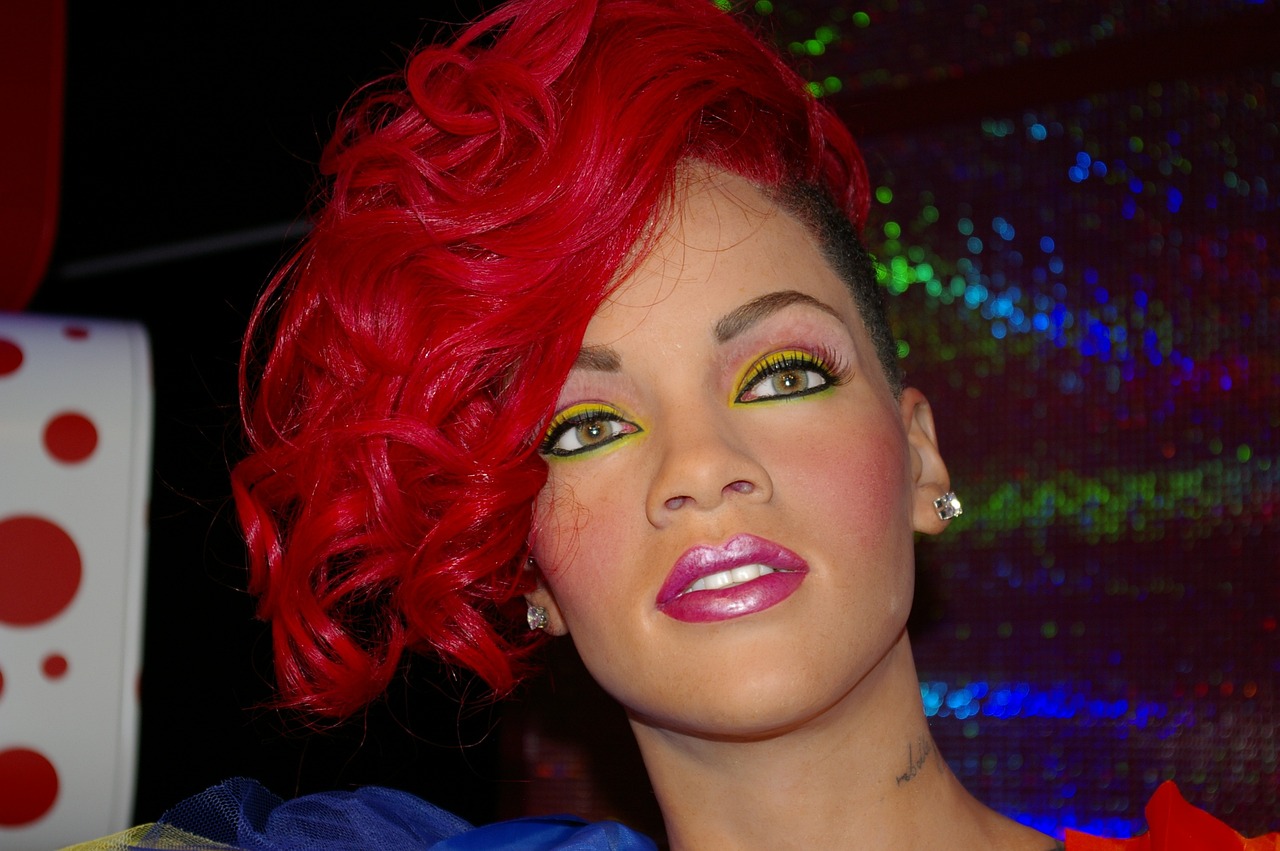 Rihanna Viva Glam – kultowa linia kosmetyków od Mac