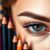 Eyeliner w pisaku – jak uzyskać perfekcyjne kreski krok po kroku?